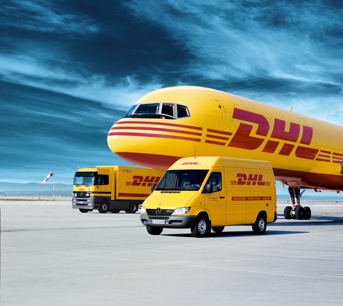 En comparación con el 2019, en Guatemala, el aumento promedio en el precio de envíos será del 5%. (Foto Prensa Libre: DHL)