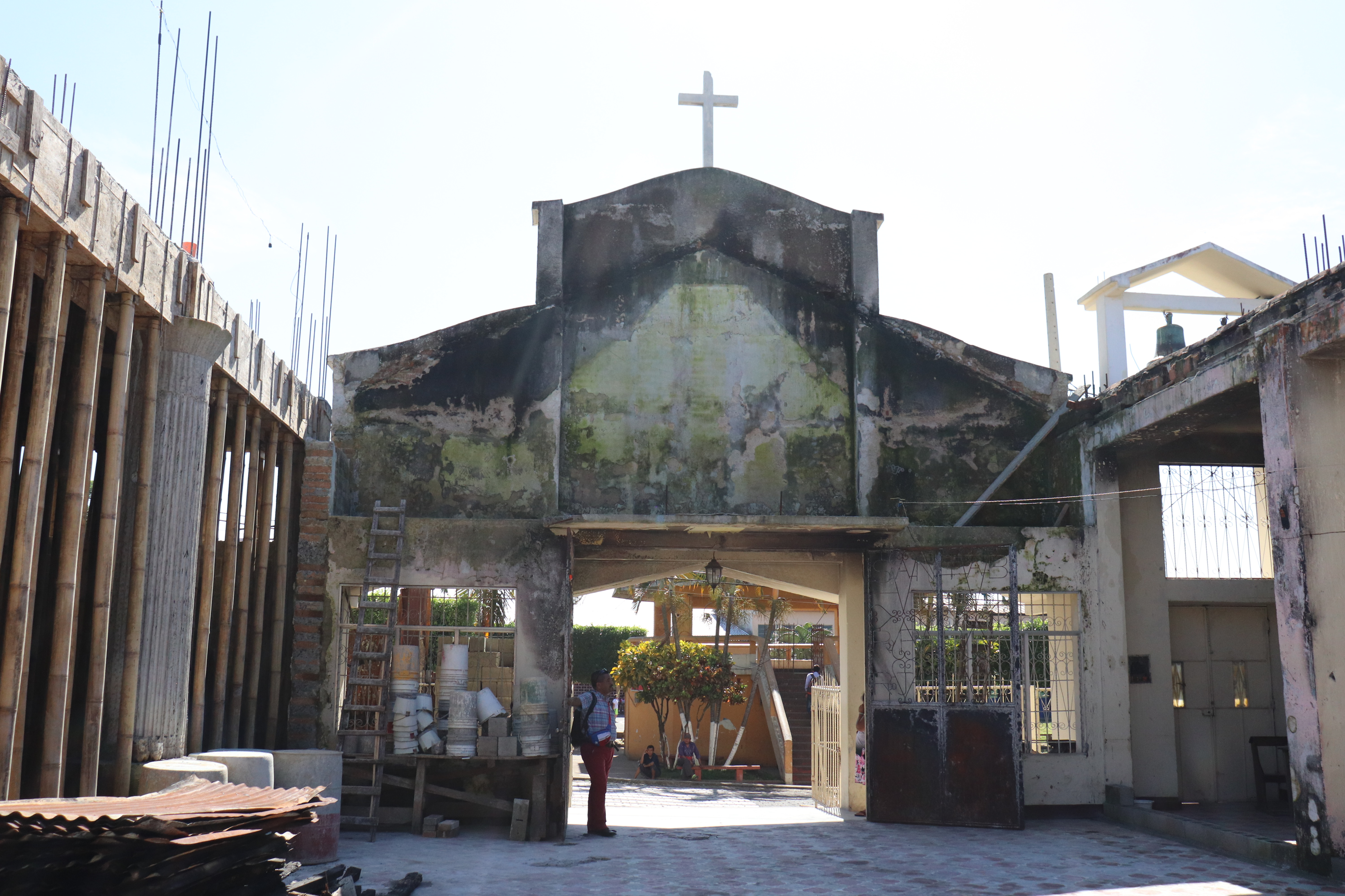 La iglesia católica de Santa Bárbara Suchitepéquez, se incendió la noche de del 13 de agosto de este año. (Foto Prensa Libre: Marvin Tunchez) 