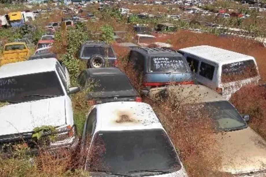 Varias personas han sido detenidas por la PNC por ofrecer vehículos con reporte de robo. (Foto Prensa Libre: Hemeroteca PL) 

