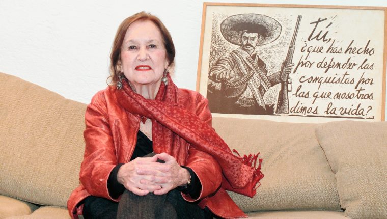 Rina Lazo fue la última de las representantes del muralismo mexicano. (Foto Prensa Libre, Hemeroteca PL).