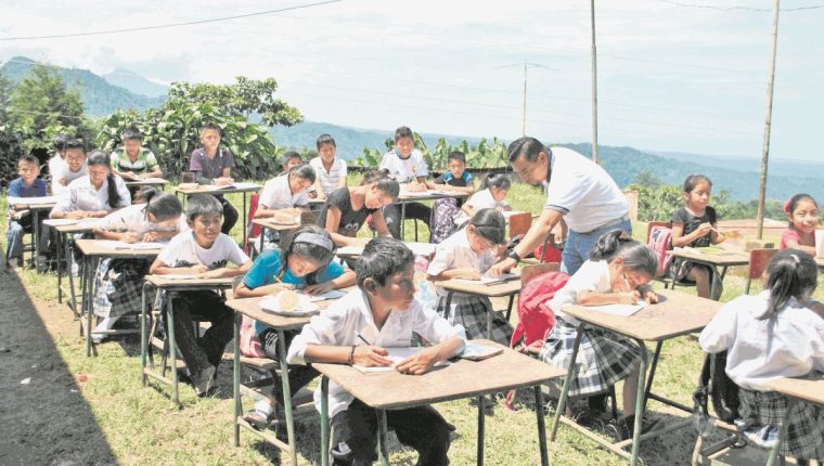 La planificación oficial del sector público, que justifica las solicitudes de presupuesto, es incapaz de explicar qué tipo de resultados se alcanzarán con el 64% restante del presupuesto solicitado, según analista del Cien. (Foto Prensa Libre: Hemeroteca)