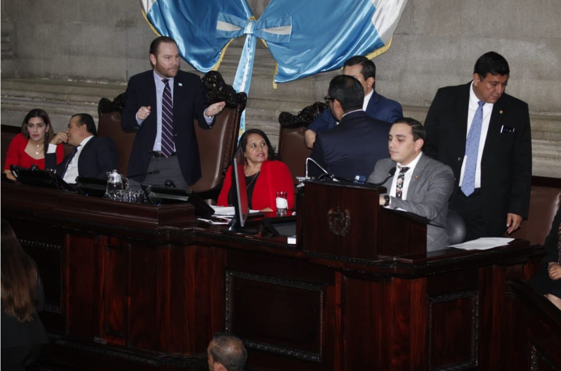 Los diputados no lograron  el respaldo necesario. (Foto Prensa Libre: Noé Medina)