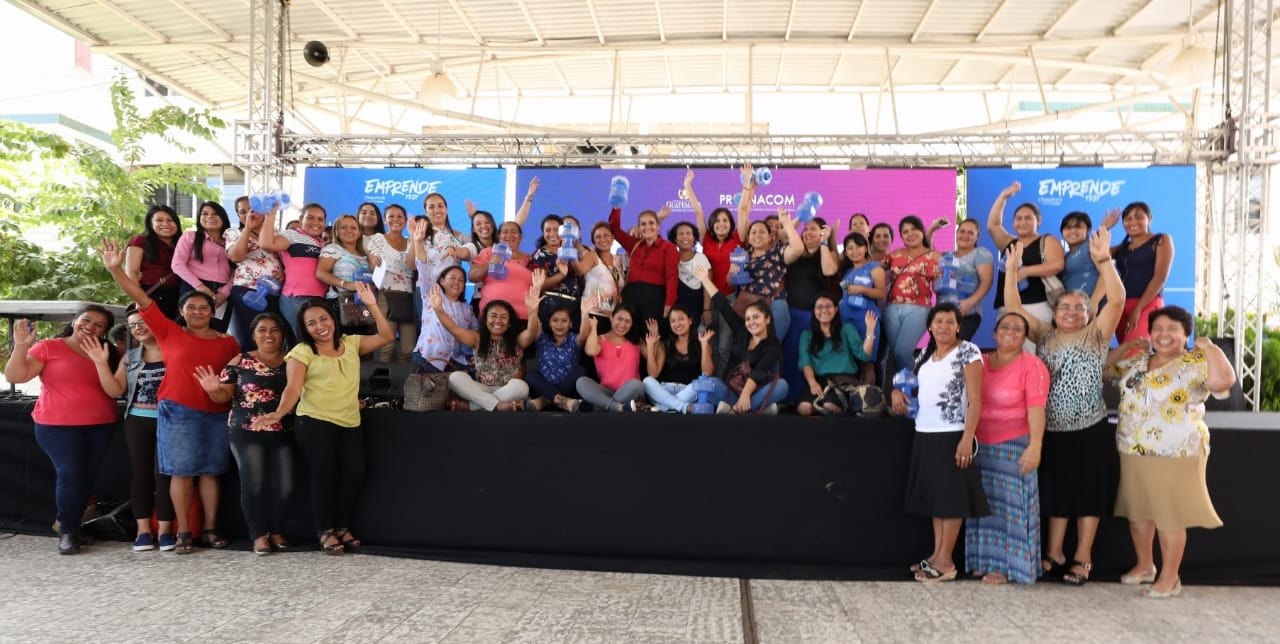 Mujeres emprendedoras luego de participar en la edición de Emprende Fest en Chiquimula. (Foto Prensa Libre: Cortesía Mineco)