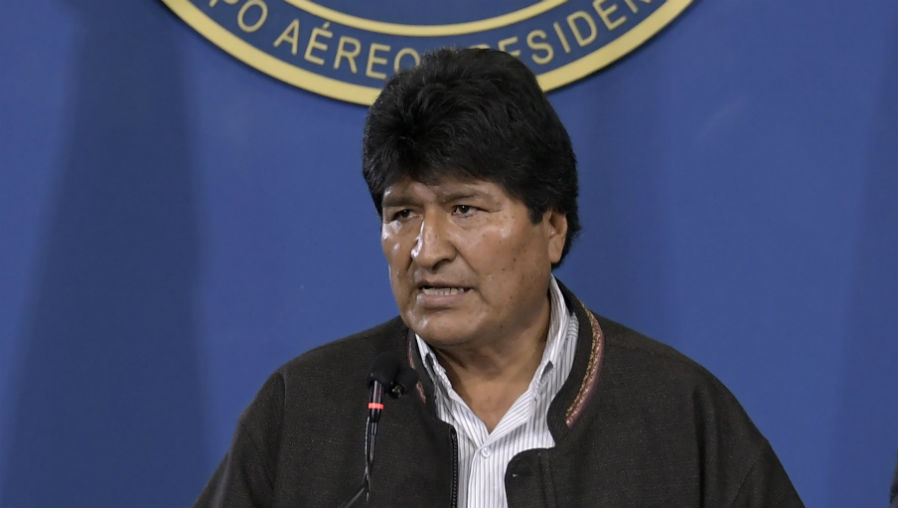 Tras renunciar a la presidencia de Bolivia, Evo Morales viaja a México. (Foto Prensa Libre: AFP)