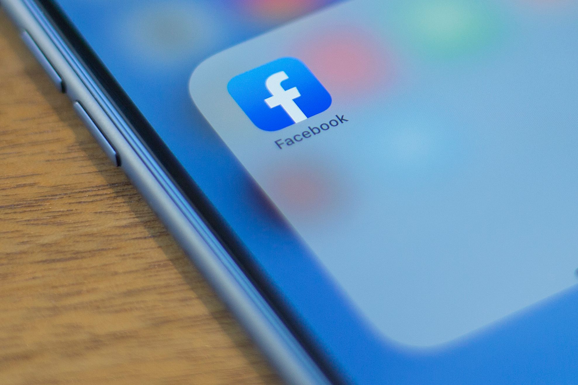 La actualización de Facebook activa la cámara del iPhone sin permiso. (Foto Prensa Libre: AFP)