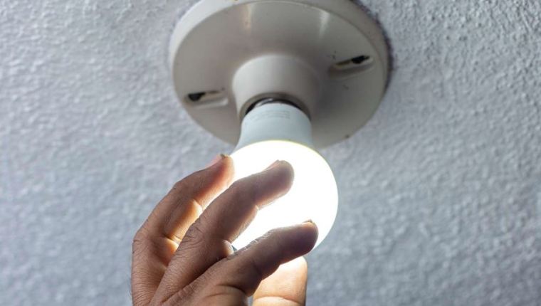 El servicio de energía eléctrica sufrió interrupciones en varias zonas. (Foto Prensa Libre: Hemeroteca)