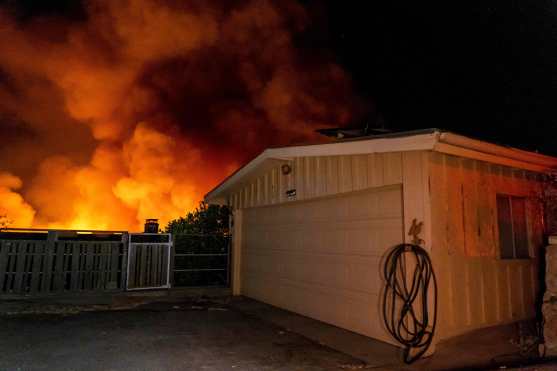 Semanas después, las fuertes lluvias causaron un deslizamiento de tierra en Montecito, en el condado de Santa Barbara. (Foto Prensa Libre: AFP)