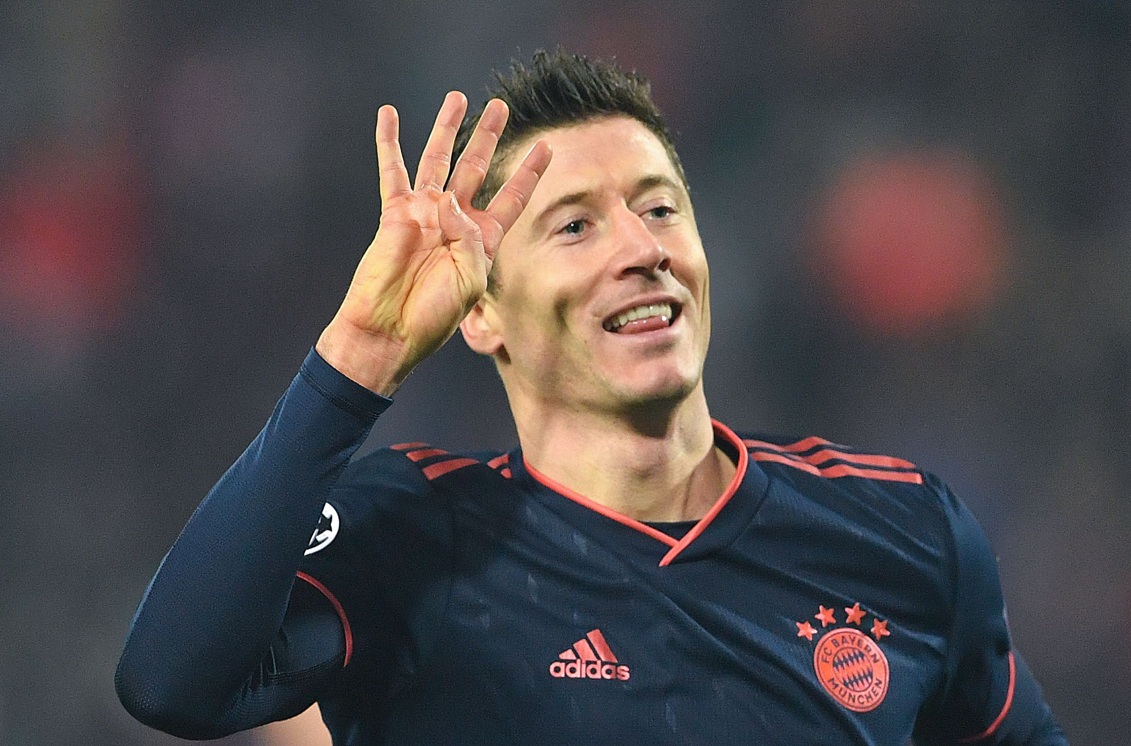 Robert Lewandowski anotó un un póker en la Champions League. (Foto Prensa Libre:  AFP)