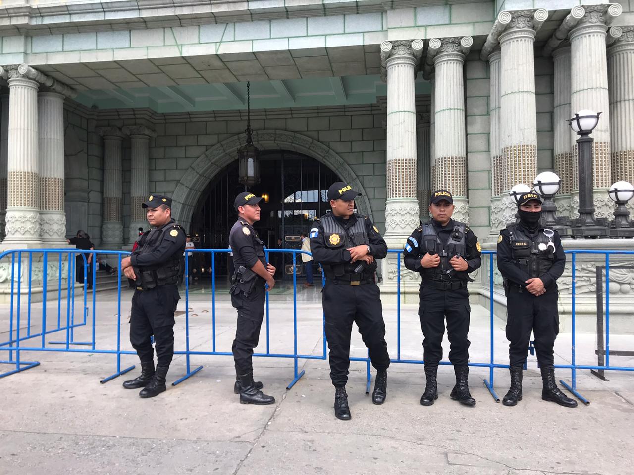 Para 2020 hay un compromiso salarial para los agentes de la PNC que las nuevas autoridades deberán de cumplir. (Foto Prensa Libre: Hemeroteca)  