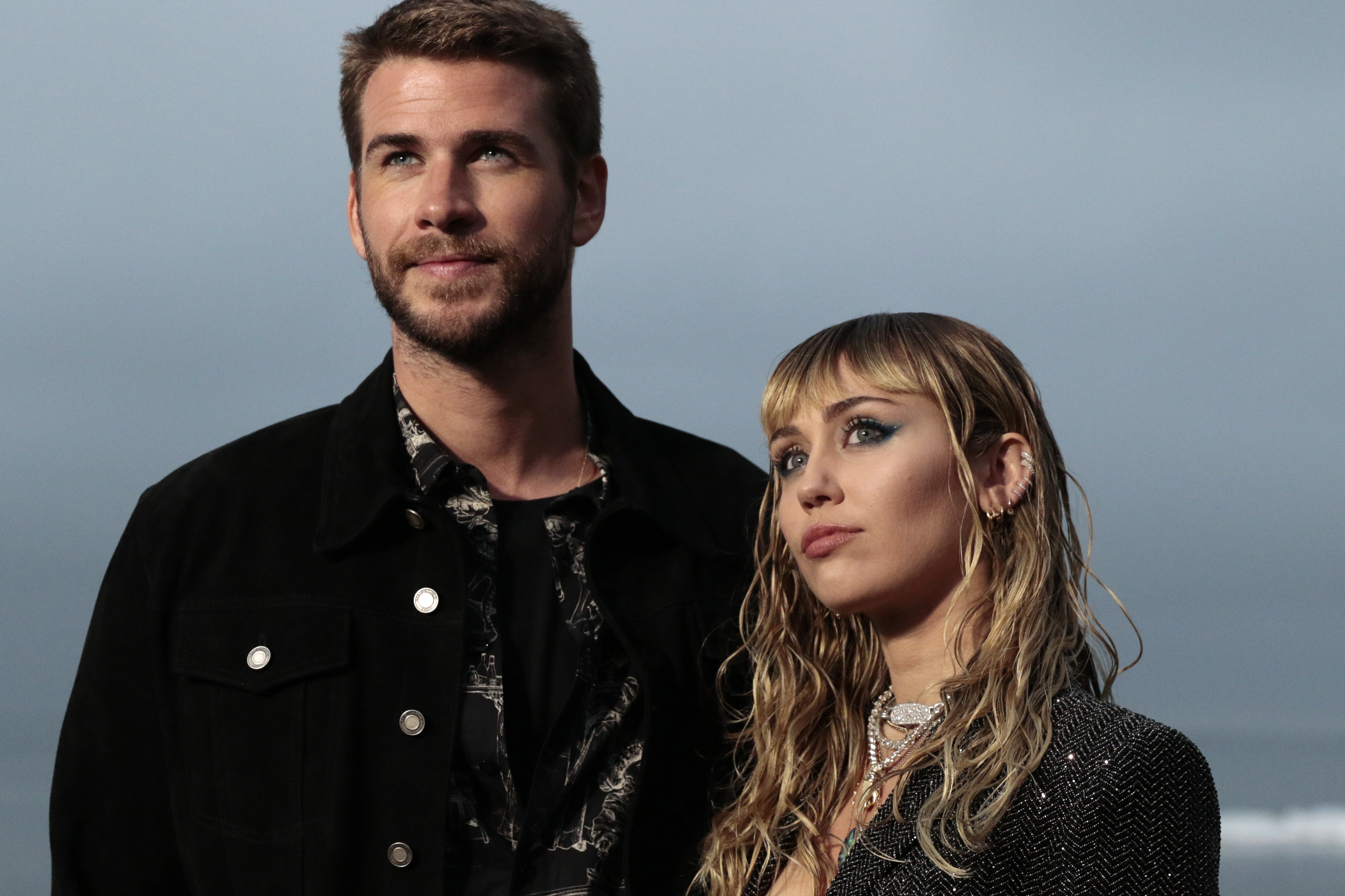  Miley Cyrus y el actor Liam Hemsworth en una actividad en California, en junio pasado.  (Foto Prensa Libre:  
Kyle GRILLOT / AFP)