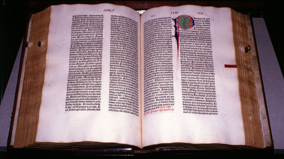 La imprenta y la Biblia de Gutenberg de la década de 1450 marcó un antes y un después en el acceso a la información. GETTY IMAGES