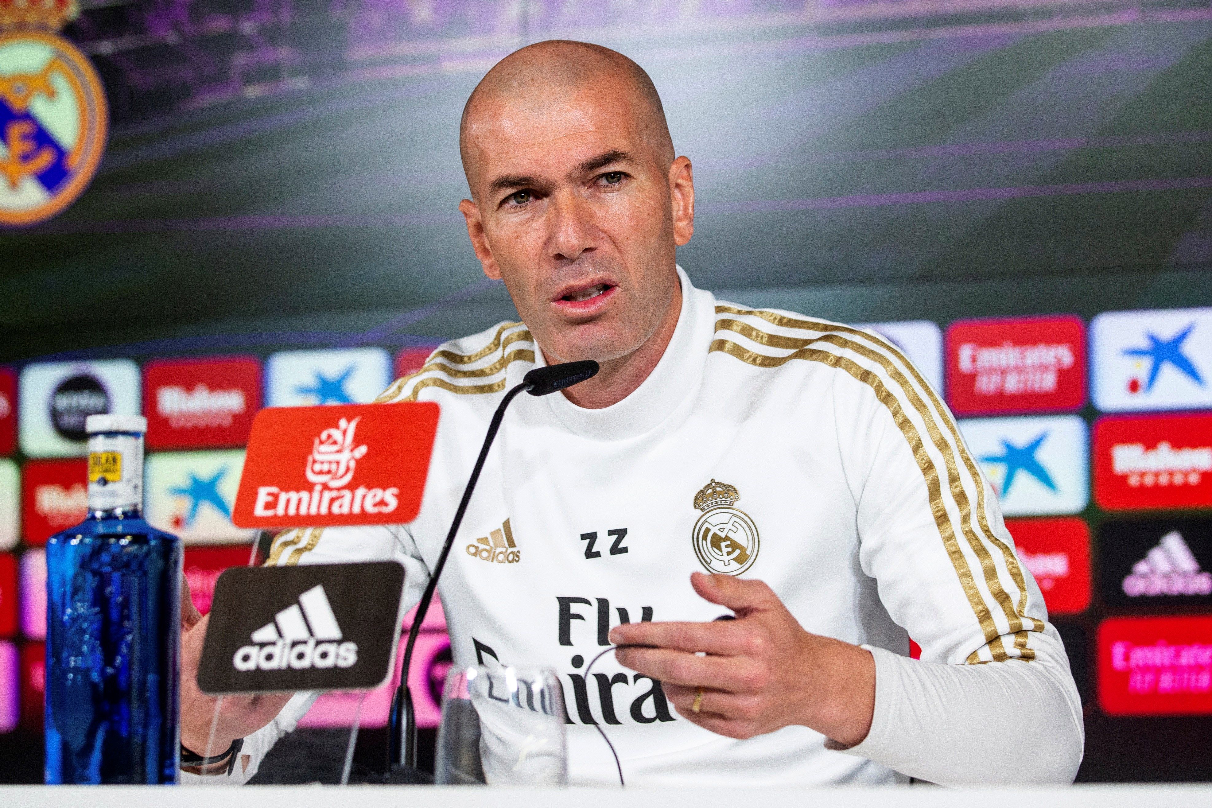 El entrenador francés del Real Marid, Zinedine Zidane, durante la rueda de prensa que ofreció en la Ciudad Deportiva de Valdebebas previa al partido de LaLiga. (Foto Prensa Libre: EFE)