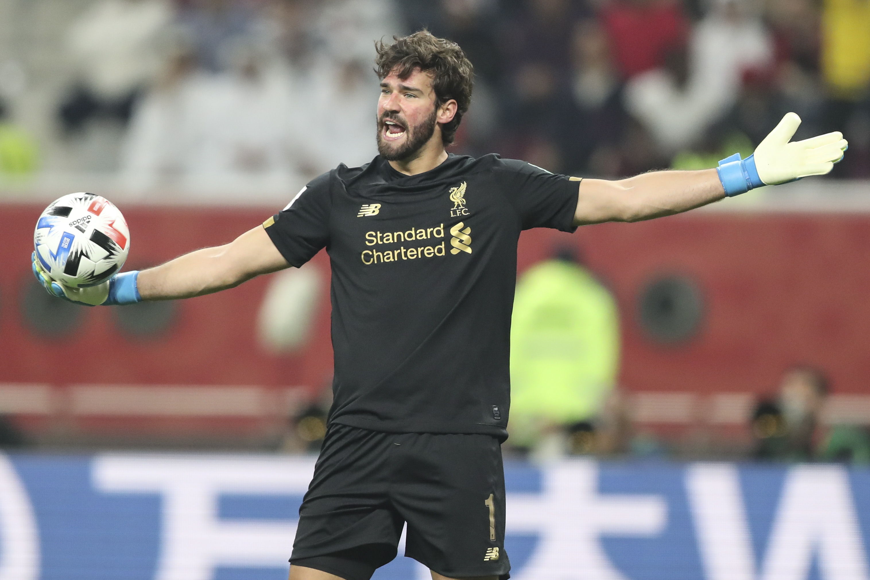 El portero brasileño del Liverpool,  Alisson Becker, asegura que su equipo quiere más triunfos. (Foto Prensa Libre: EFE)