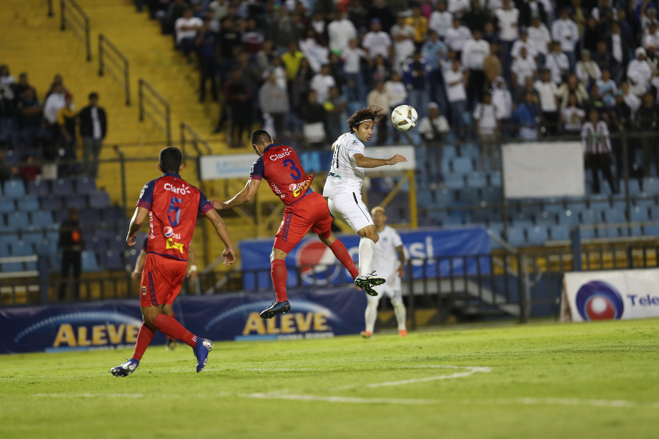 El juego de vuelta de la semifinal será el domingo 22 a las 11, siempre en el estadio nacional. (Foto Prensa Libre: Hemeroteca PL)