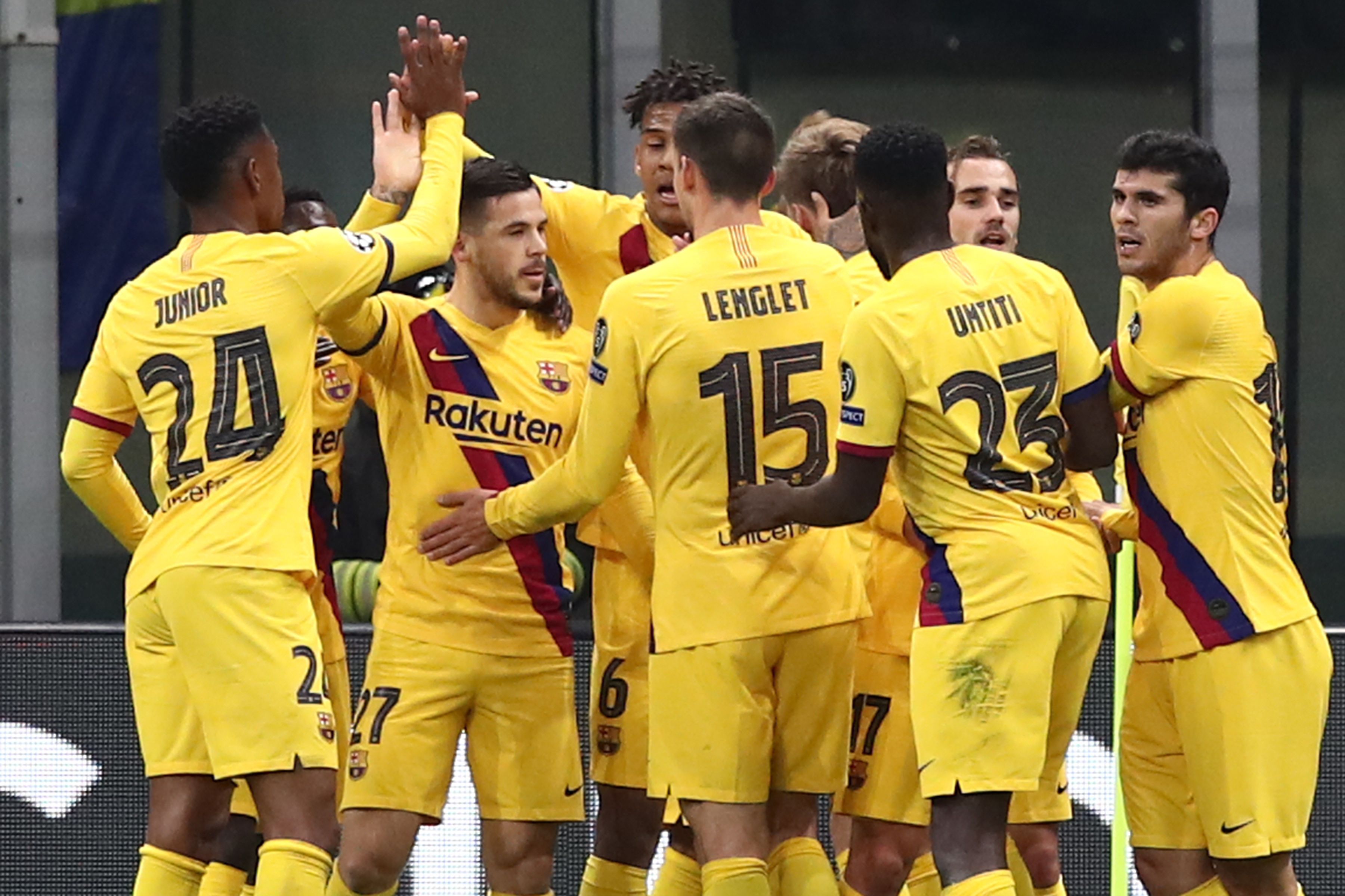 Los jugadores del Barcelona celebran el triunfo frente al Inter de Milán. (Foto Prensa Libre: AFP)