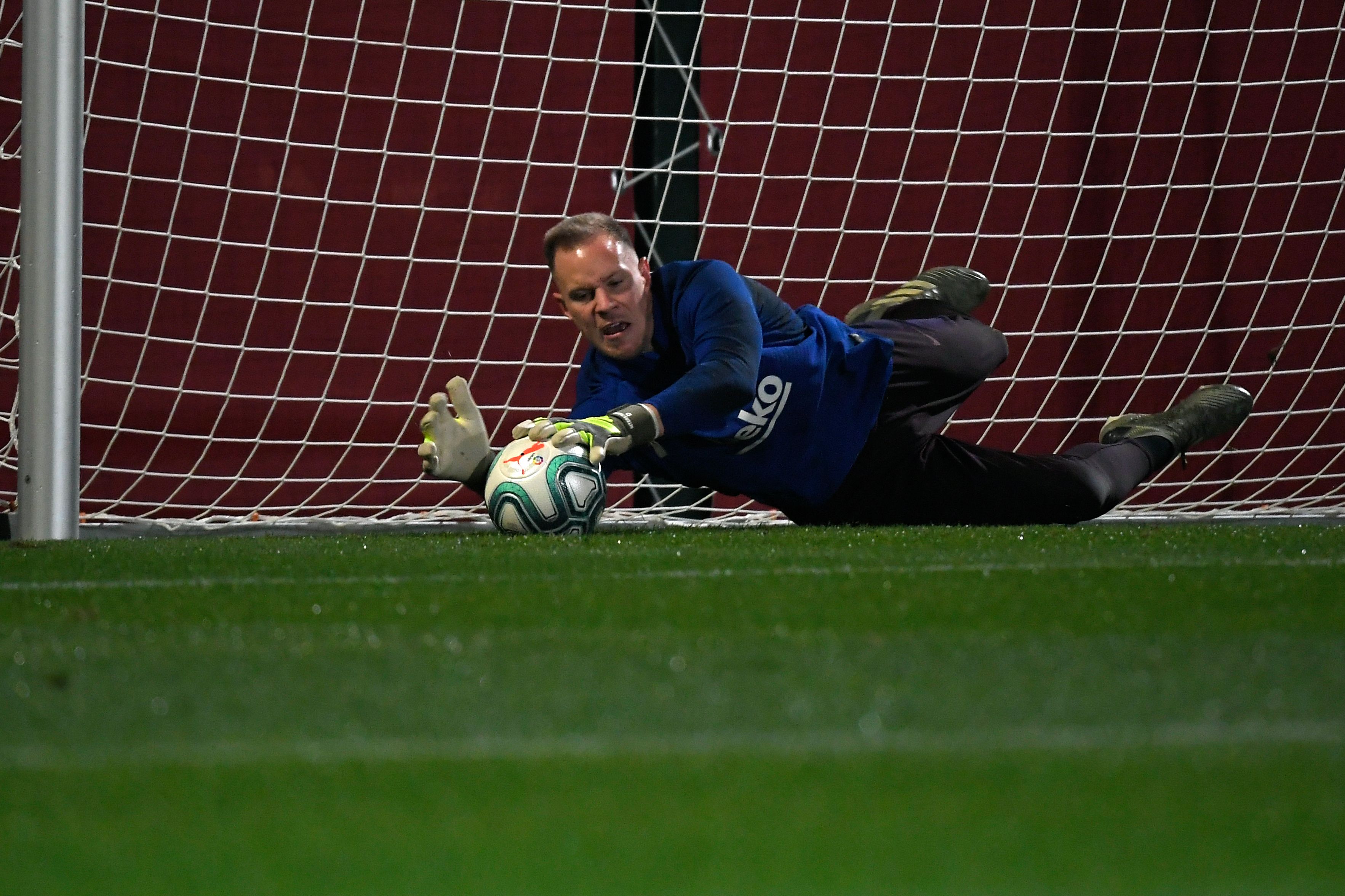 El alemán Marc-Andre Ter Stegen es una baja sensible para el Barcelona. Foto Prensa Libre: AFP) 