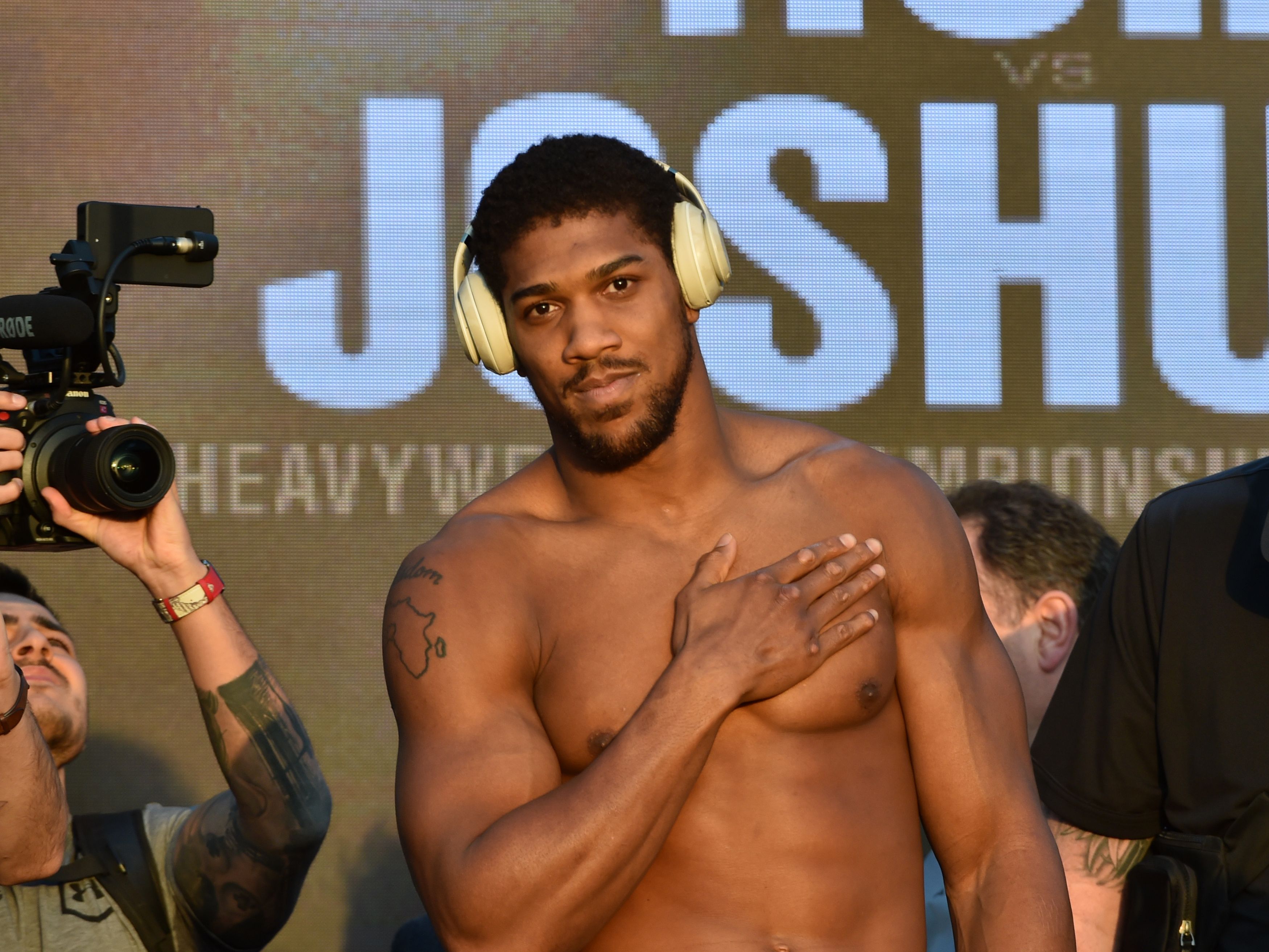 Anthony Joshua terminó festejando. (Foto Prensa Libre: AFP)