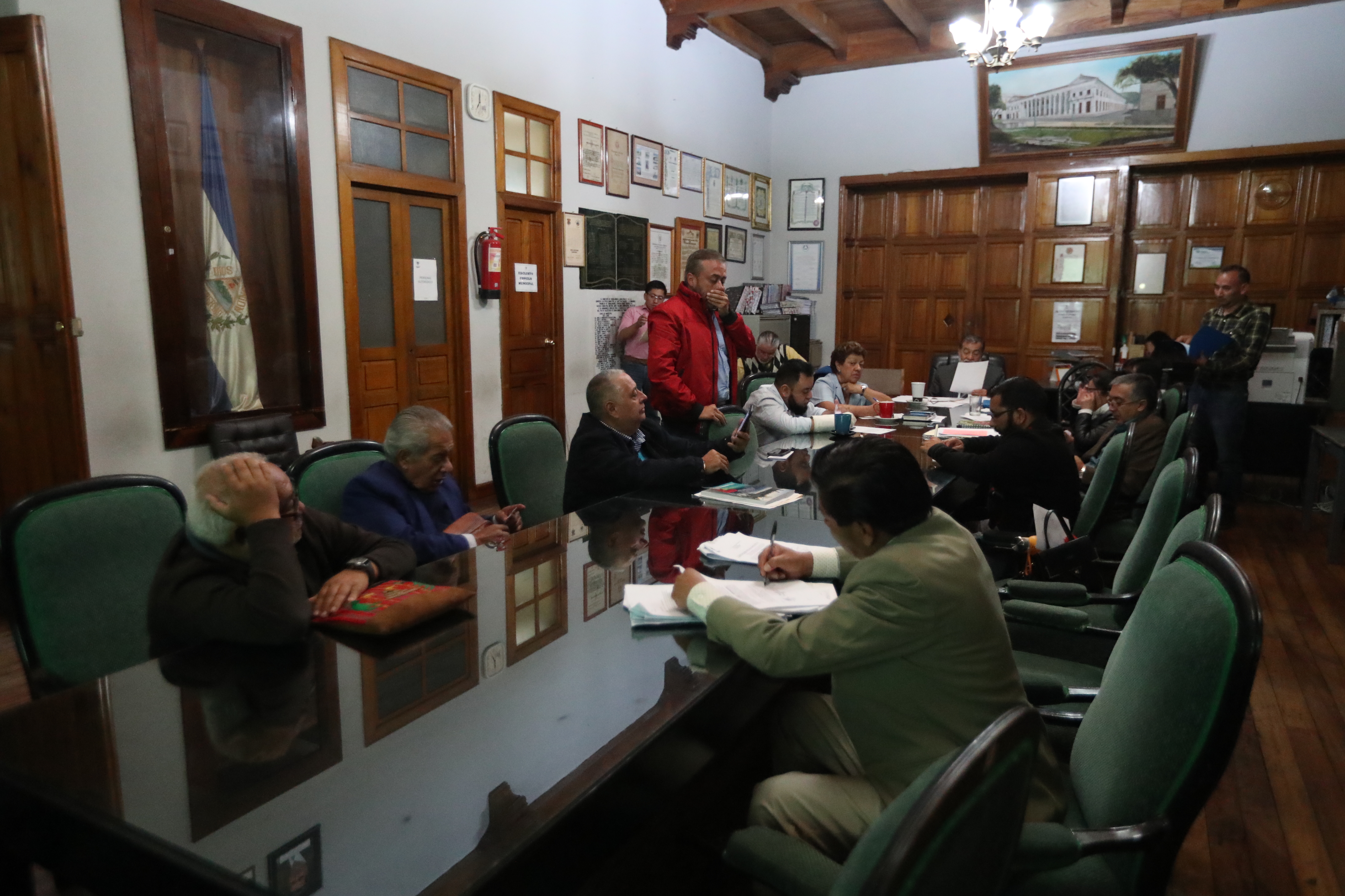 En relación al presupuesto, los concejales conocieron la noche del miércoles 4 de diciembre de este año el Plan Operativo Anual 2020. (Foto Prensa Libre: María Longo) 