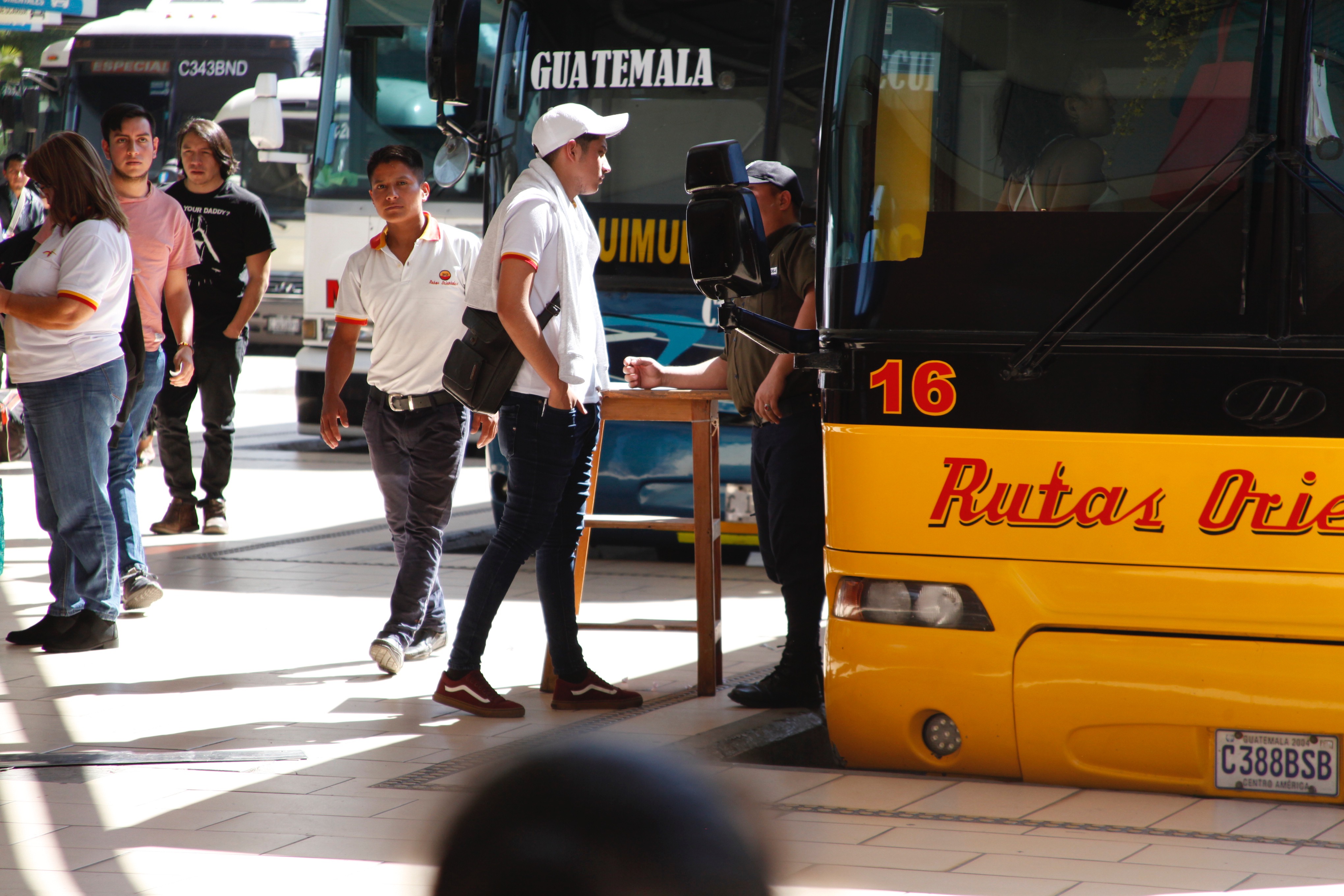 El sector transporte de pasajeros deberá hacer renovación de flotillas y retirar aquellos modelos de 1995 para atrás, según la disposición. (Foto Prensa Libre: Hemeroteca) 