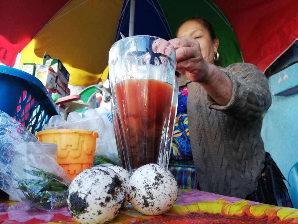 En las ventas de jugos es común encontrar huevos de parlama. (Foto Prensa Libre César Pérez)