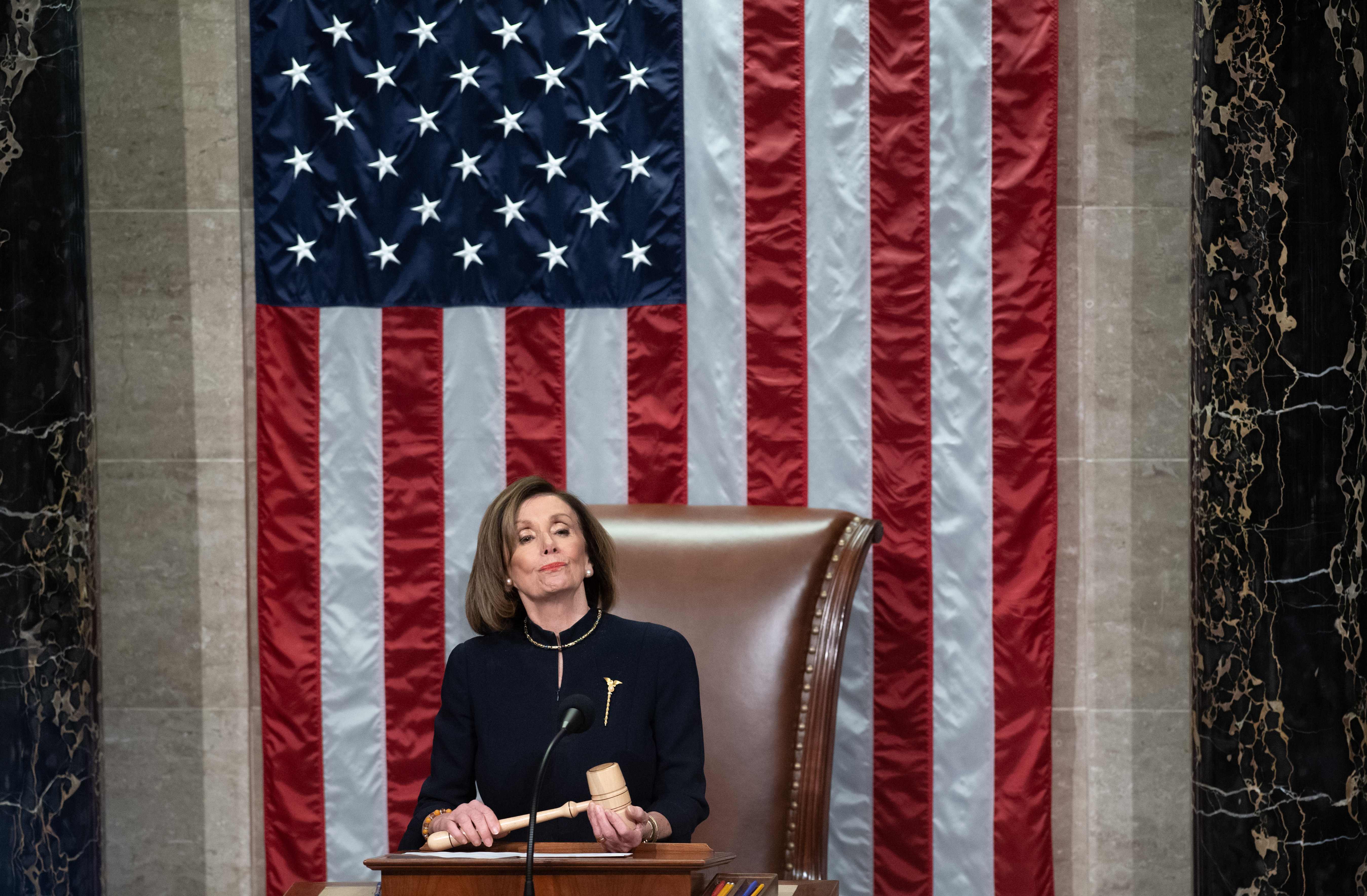 Nanci Pelosi amenaza con retrasar el juicio político, lo que afectaría los planes políticos de Trump. (Foto Prensa Libre: AFP)