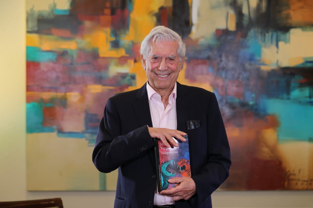 El premio nobel Mario Vargas Llosa presentará su novela Tiempos Recios el 3 de diciembre, en el Centro Cultura Miguel Ángel Asturias. (Foto Prensa Libre: Erick Ávila).