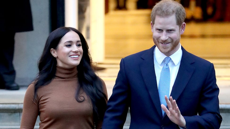 Harry y Meghan comunicaron dejarán sus puestos como miembros activos de la realeza británica.