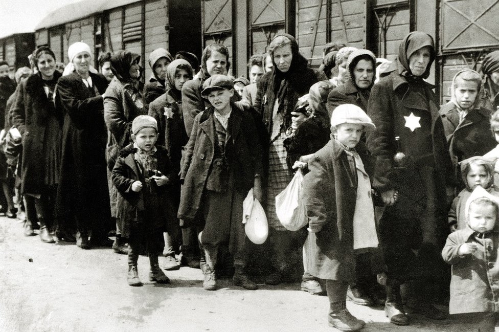 Al menos 1.3 millones de personas fueron enviadas a Auschwitz-Birkenau durante la guerra, el 90% de ellos eran judíos. (Foto Prensa Libre: Getty Images)