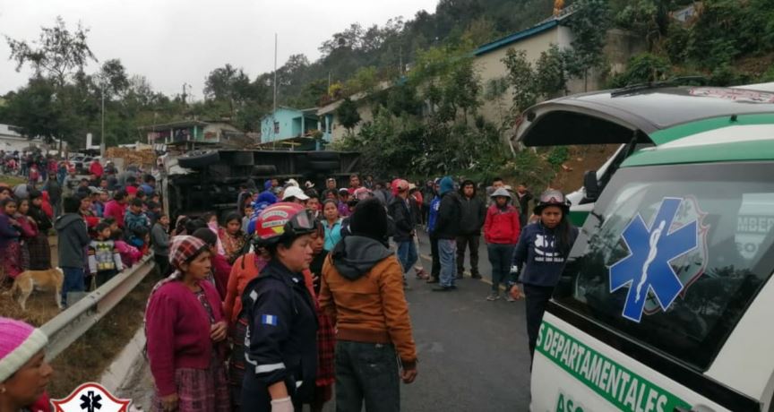 Accidente en Palestina de Los Altos, Quetzaltenango. (Foto Prensa Libre: Bomberos Municipales Departamentales).