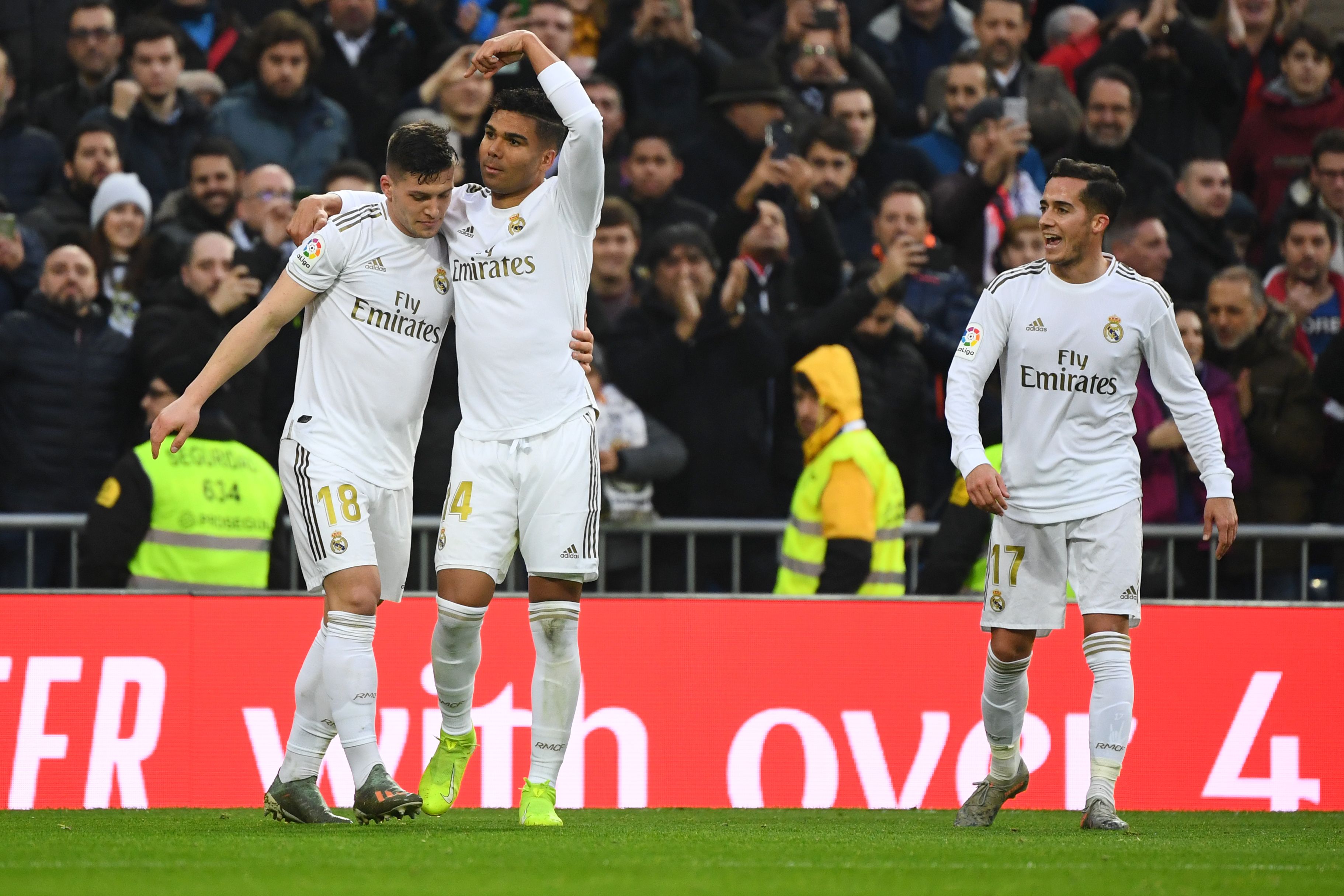 Casemiro celebra uno de los goles del Real Madrid frente al Sevilla. (Foto Prensa Libre: APF).