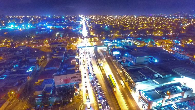 La calzada Aguilar Batres es constantemente escenarios de caos vial. (Foto Prensa Libre: Hemeroteca PL). 