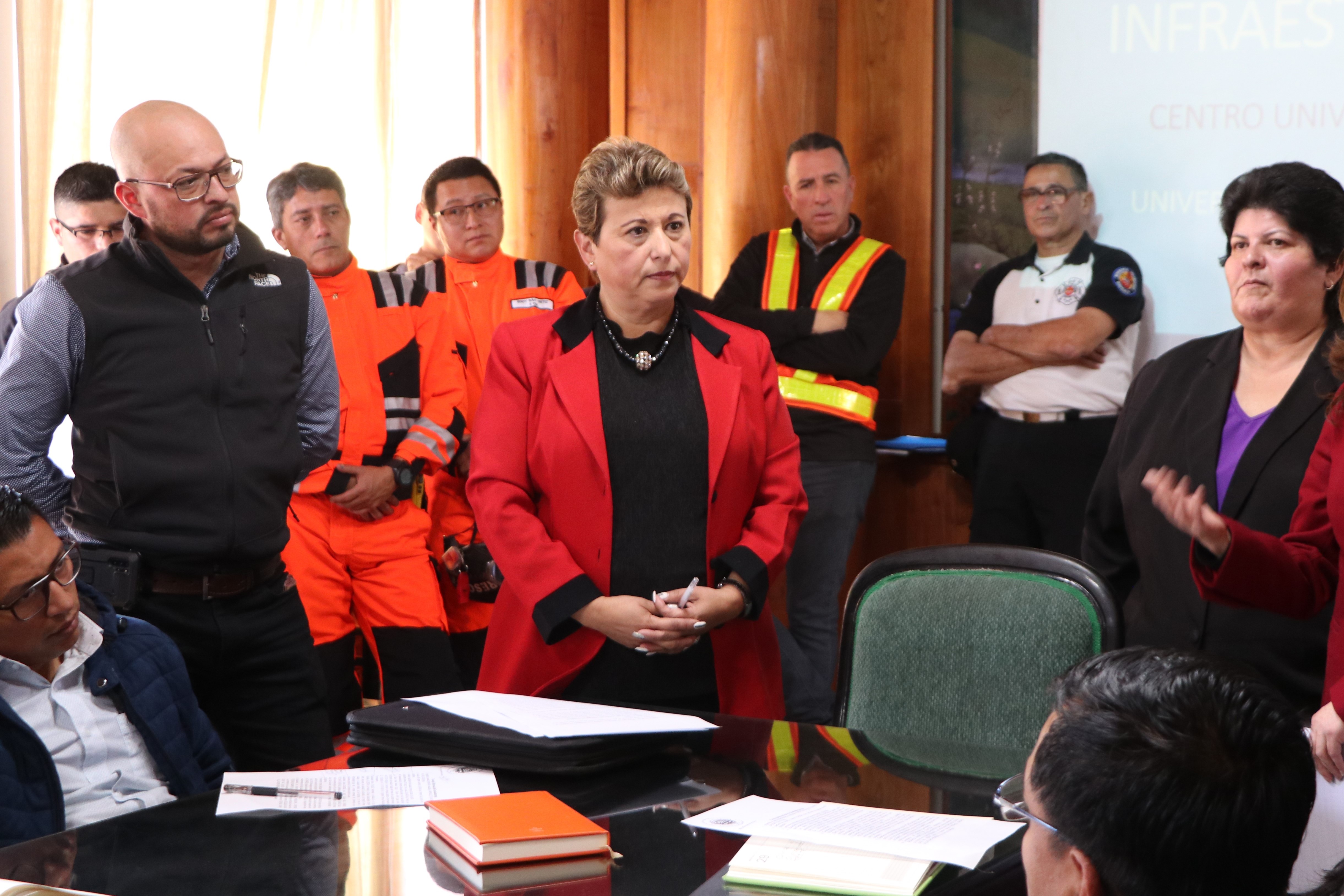 María Paz entregó un informe al Concejo de Quetzaltenango y solicitó desocupar el terreno de la zona 6. (Foto Prensa Libre: Raúl Juárez)
