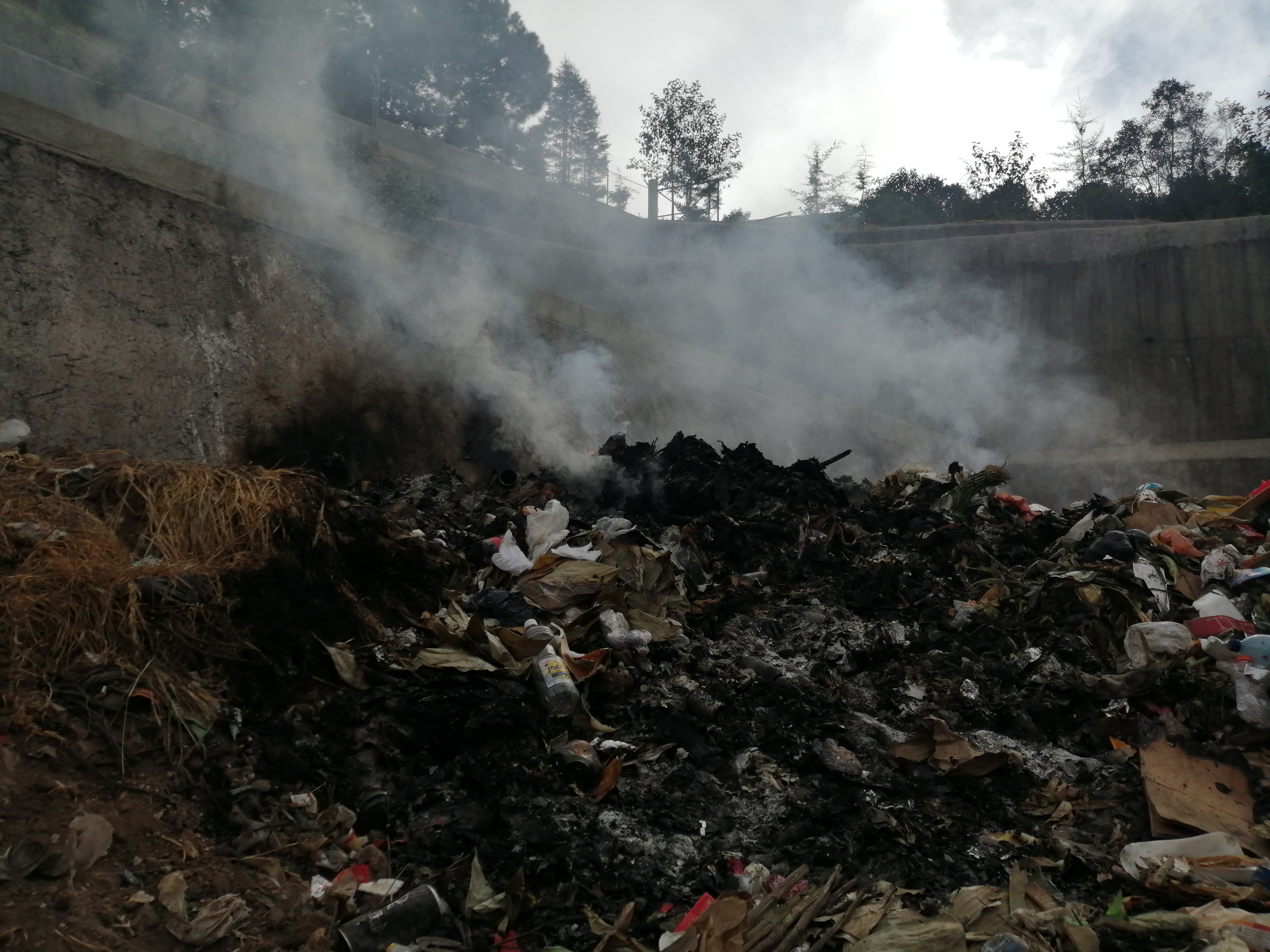 Este es el relleno sanitario construido hace más de cinco años en Sibilia, Quetzaltenango. (Foto Prensa Libre: María Longo)  