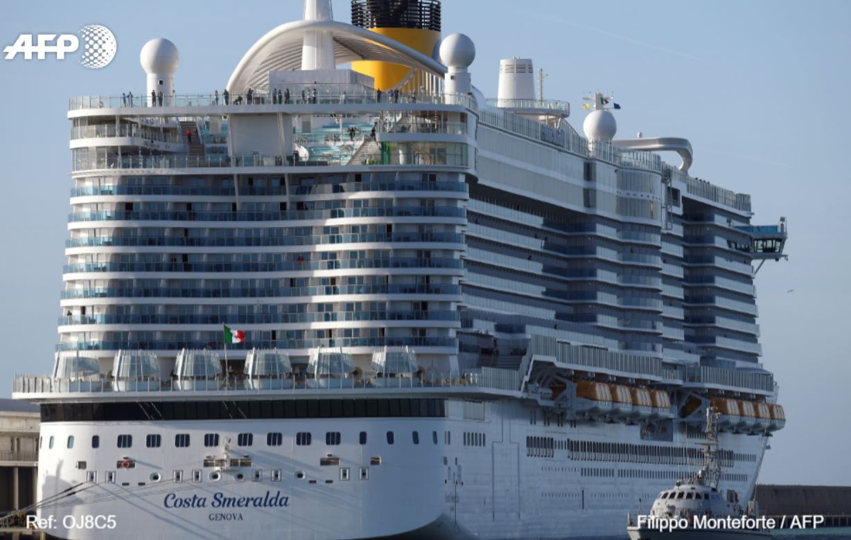 Crucero en el que se sospecha de casos de coronavirus en Italia. (Foto Prensa Libre: AFP). 