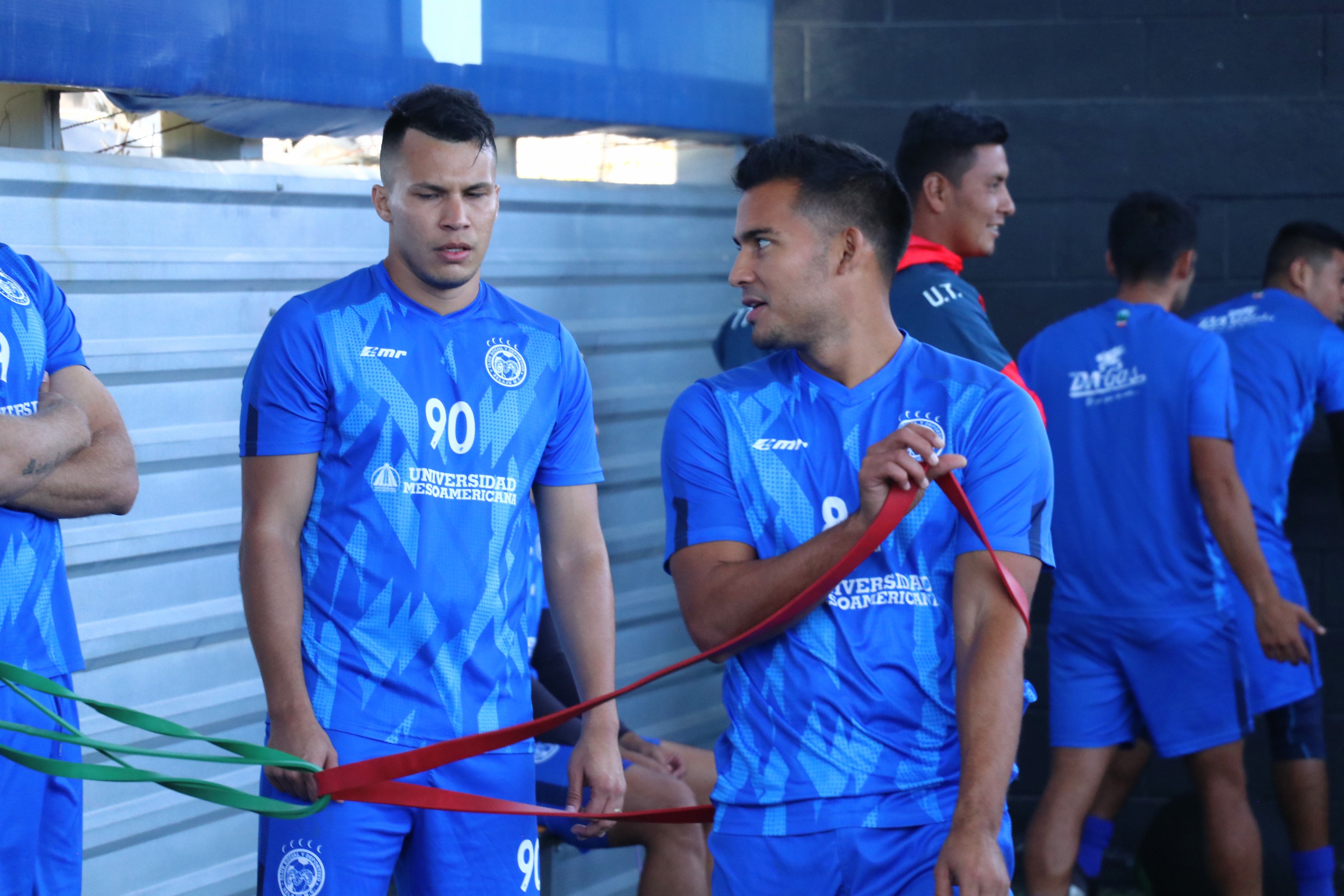 Hristopher Robles y Edwin Fuentes se integraron a los entrenamientos de este jueves. (Foto Prensa Libre: Raúl Juárez)