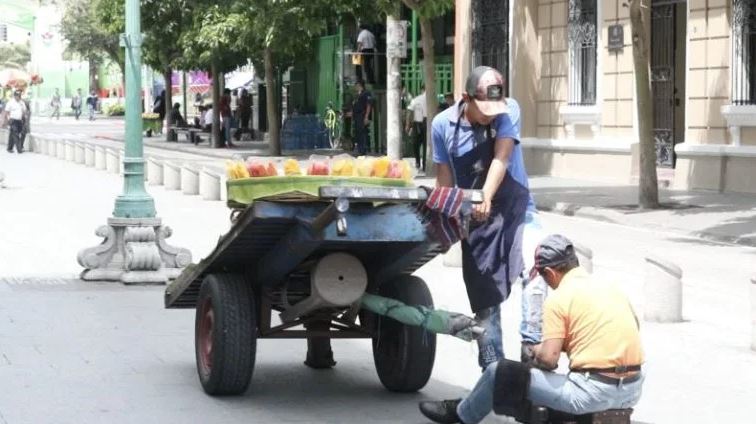 Reducir el trabajo informal es una de las promesas del presidente Alejandro Giammattei. (Foto Prensa Libre: Hemeroteca PL)