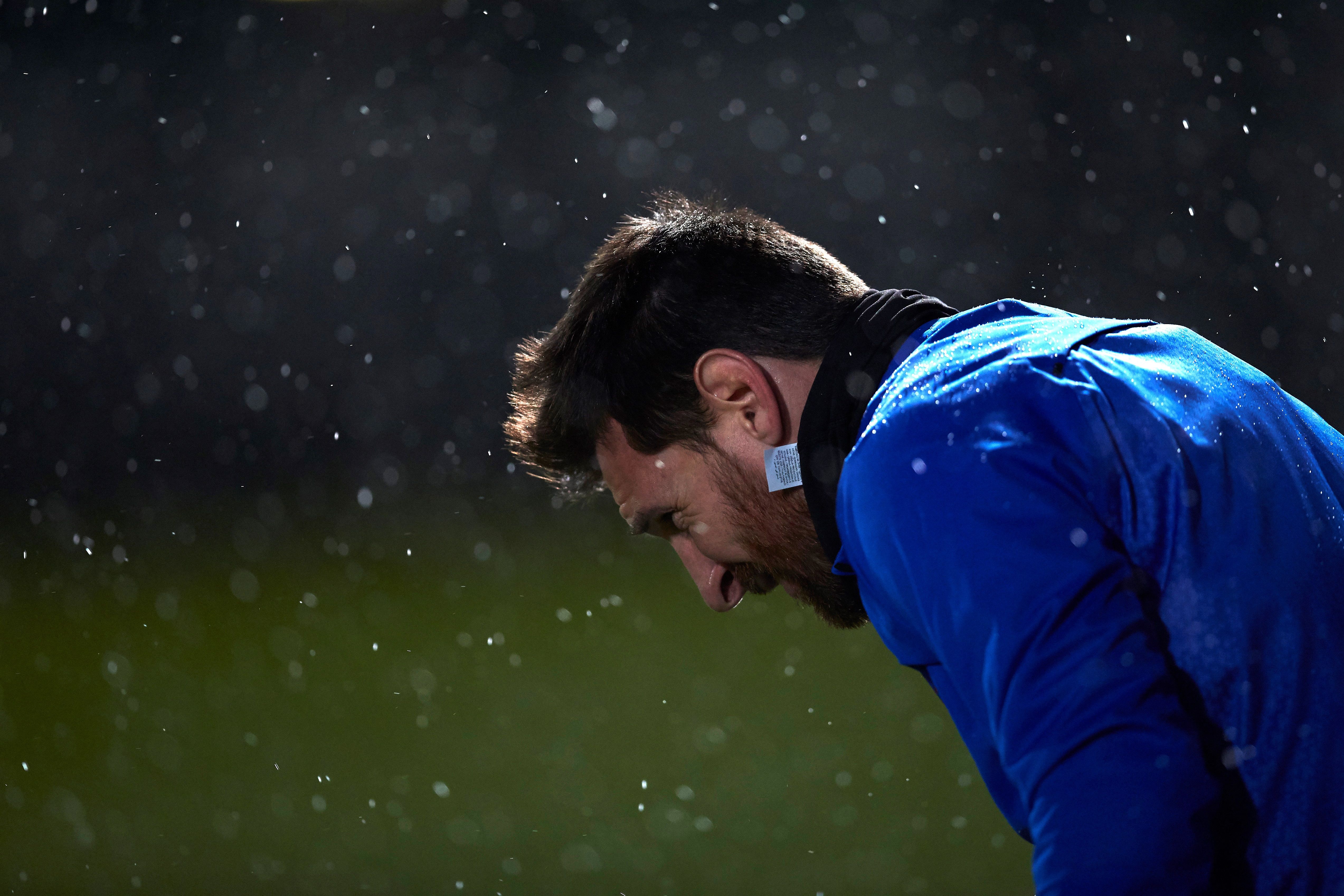 El jugador argentino del FC Barcelona, Messi, en la ciudad deportiva Joan Gamper. (Foto Prensa Libre: EFE)