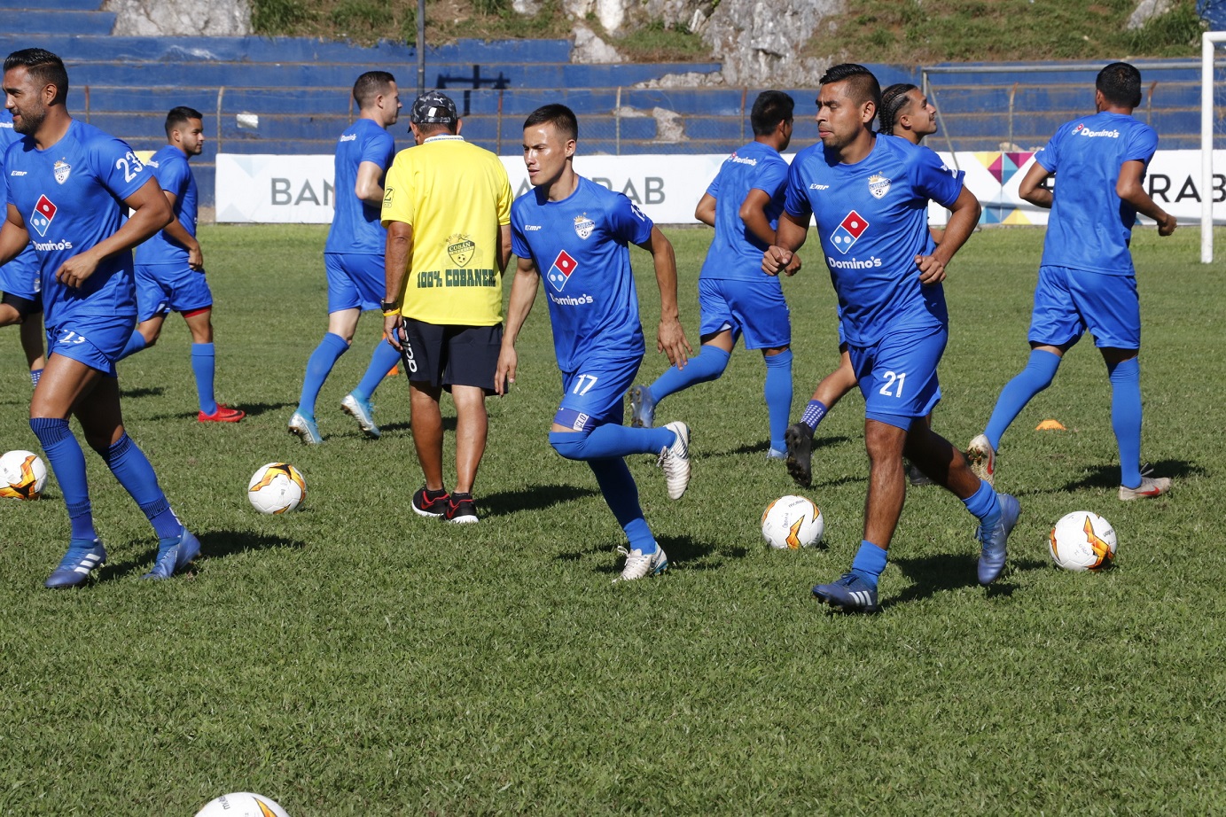 Los príncipes azules se preparan para visitar el domingo a Guastatoya. (Foto Prensa Libre: José Sierra)