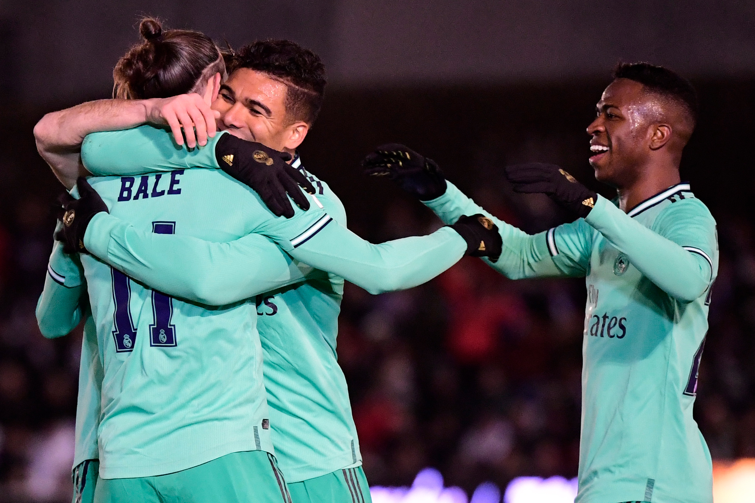 Gareth Bale celebra con Casemiro y Vinicius, en la Copa del Rey. (Foto Prensa Libre: AFP)