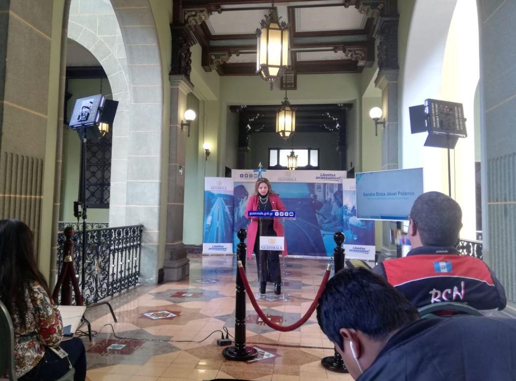 La ministra de Relaciones Exteriores dio una conferencia de prensa al finalizar la reunión de gabinete. (Foto Prensa Libre: Minex)