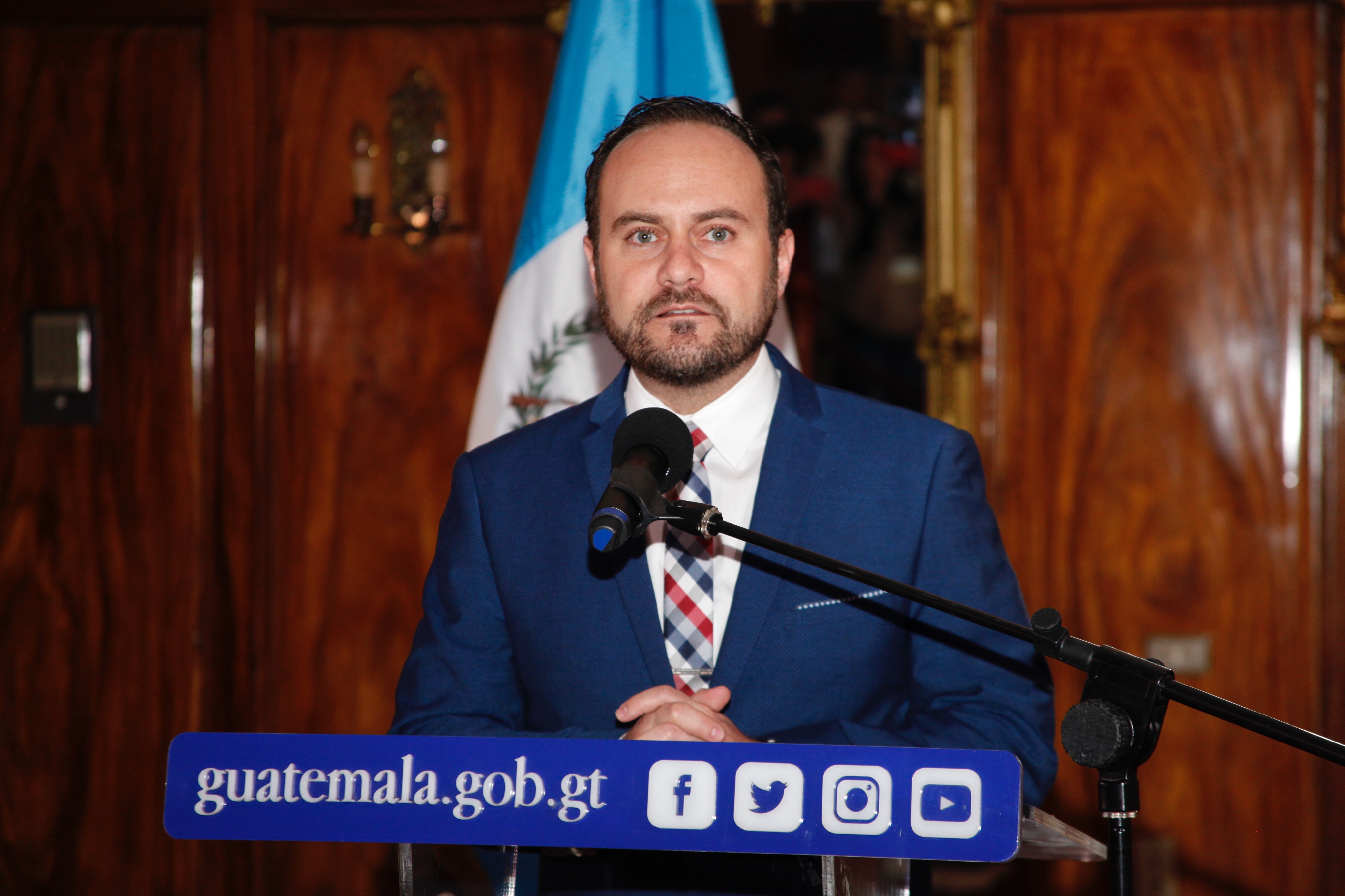 Pedro Brolo anunció la destitución de siete diplomáticos que no son de carrera. (Foto Prensa Libre: Hemeroteca)