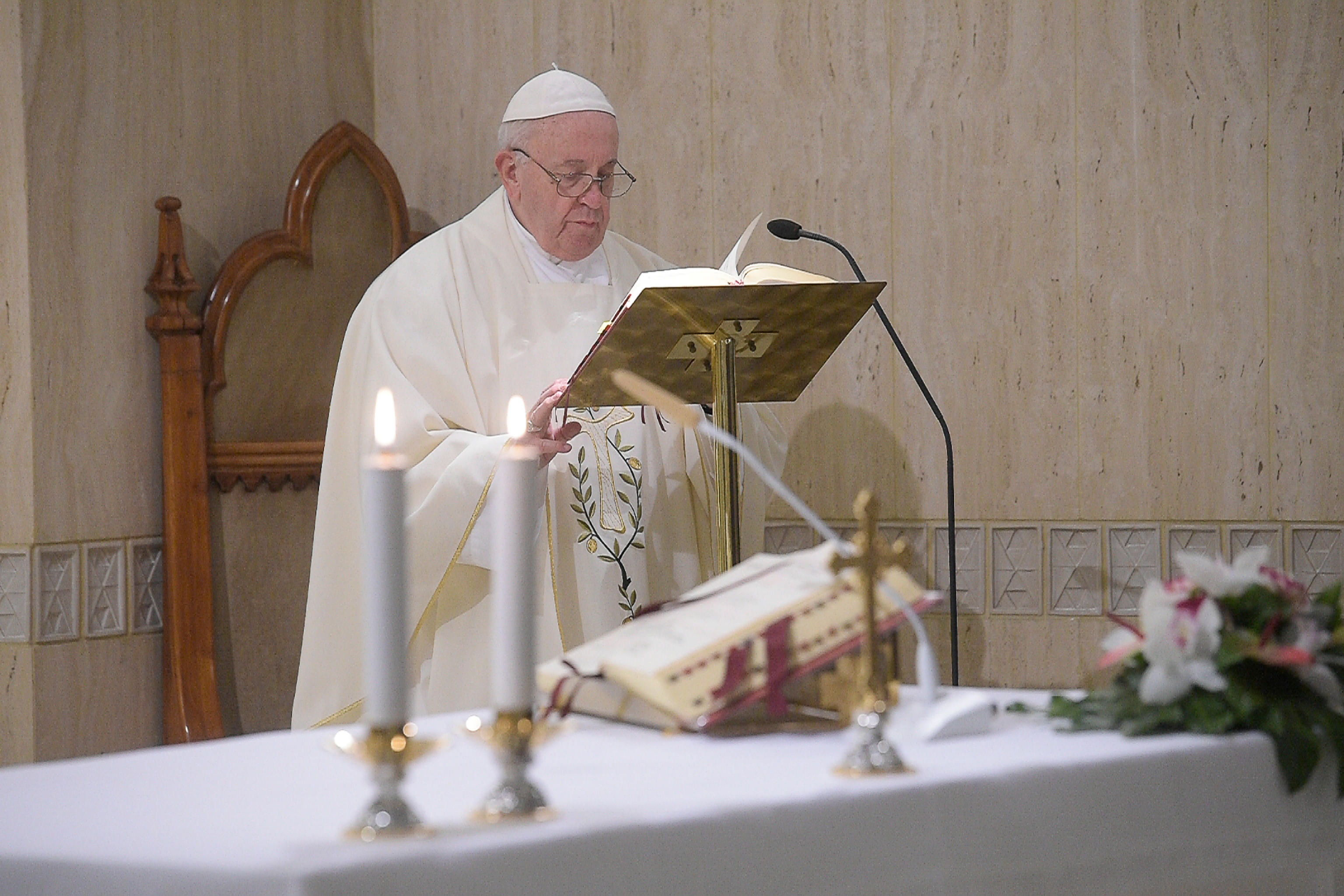 El papa Francisco autorizó los decretos por lo que no es necesario que estas personas necesiten ningún milagro para su beatificación. (Foto Prensa Libre: EFE)