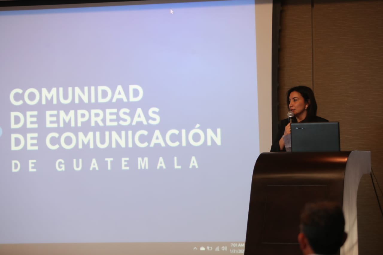 Helena Galindo, presidenta de la Comunidad de Empresas de Comunicación de Guatemala, participó en el foro perspectivas económicas 2020 y dijo que hay buenas expectativas. (Foto Prensa Libre: Norvin Mendoza)