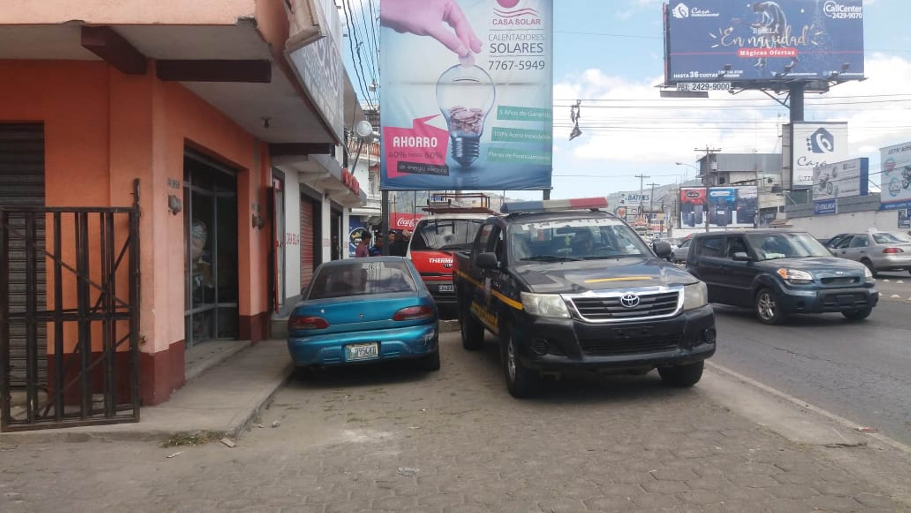 Comercio dedicado a la venta de tecnologías renovables resultó afectado por la delincuencia en Quetzaltenango. (Foto Prensa Libre: María Longo) 