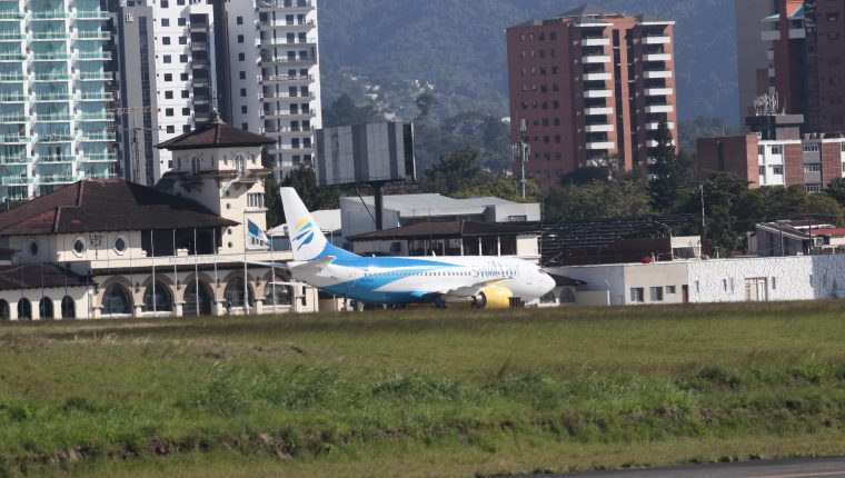 En la actualidad operan con vuelos regulares 12 aerolíneas en el país, 11 internacionales y 1 nacional. Otras que solo están representadas. (Foto, Prensa Libre: Hemeroteca PL).