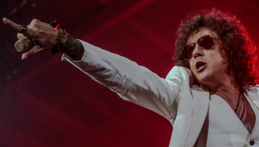 El músico español Enrique Bunbury promociona el tema "Deseos de usar y tirar". (Foto Prensa Libre: Keneth Cruz