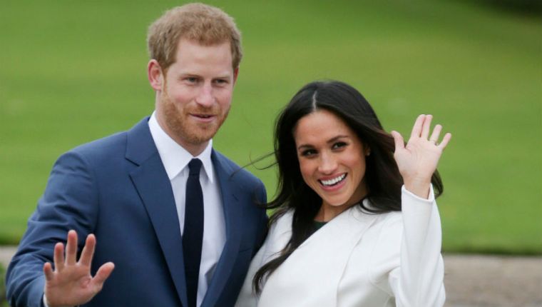 Enrique y Meghan cuando anunciaron que tenían intención de alejarse de sus obligaciones oficiales como miembros “senior” de la monarquía. (Foto Prensa Libre: AFP).