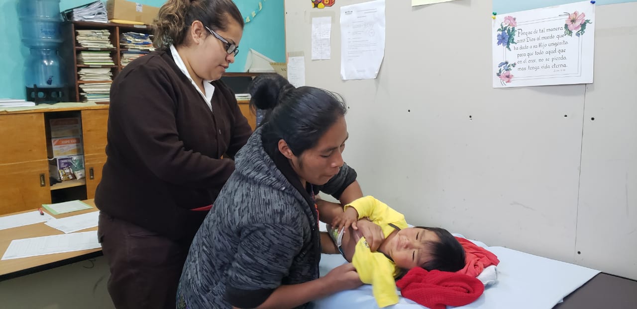 La atención de niños con problemas respiratorios se ha incrementado en el Hospital Nacional de San Marcos. (Foto Prensa Libre: Cortesía)