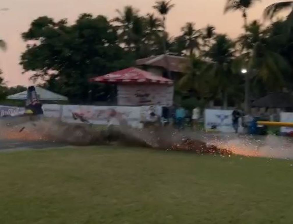 Iztapa, Escuintla: El momento en que la avioneta impacta en tierra.