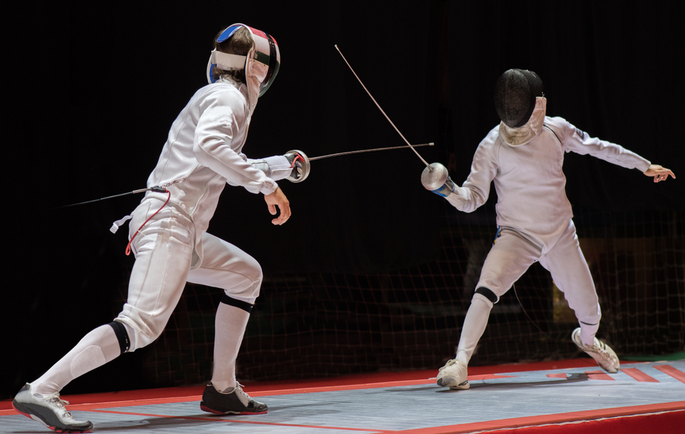 La esgrima es un deporte competitivo que puede practicarse a cualquier edad y que ofrece múltiples beneficios. (Foto Prensa Libre: Servicios).